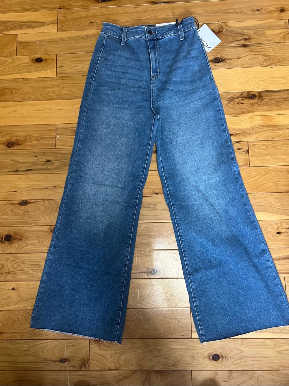 Zenana Outfitters Wide-Leg Cropped Jeans in Blue Wash